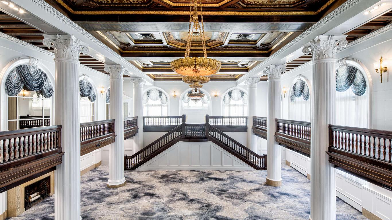 Amway Grand Plaza, Curio Collection by Hilton