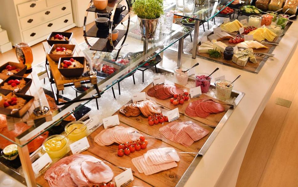 Buffet Photo