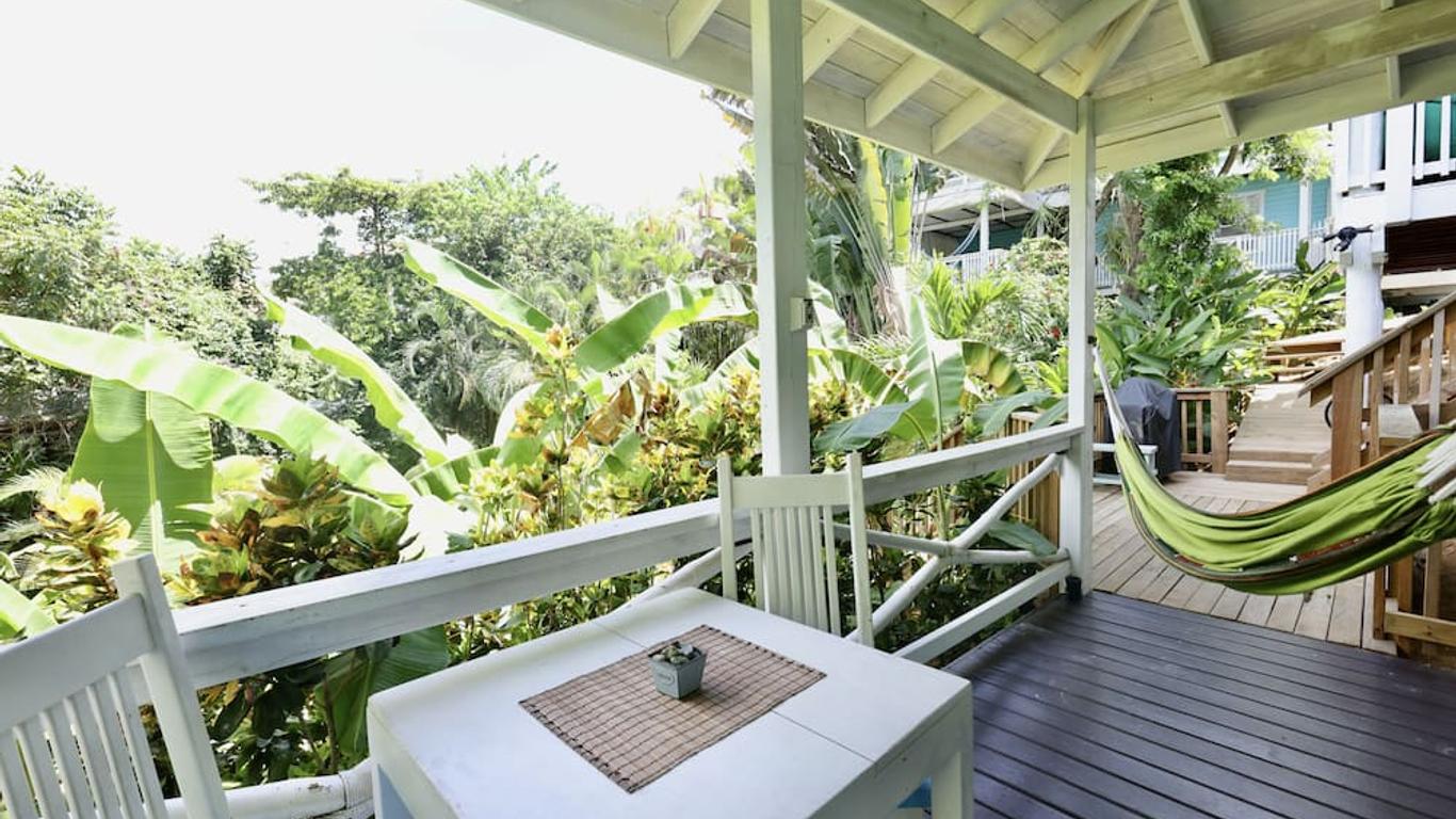 Perfect bungalow for a perfect hideaway, just a few steps from the best WB beach