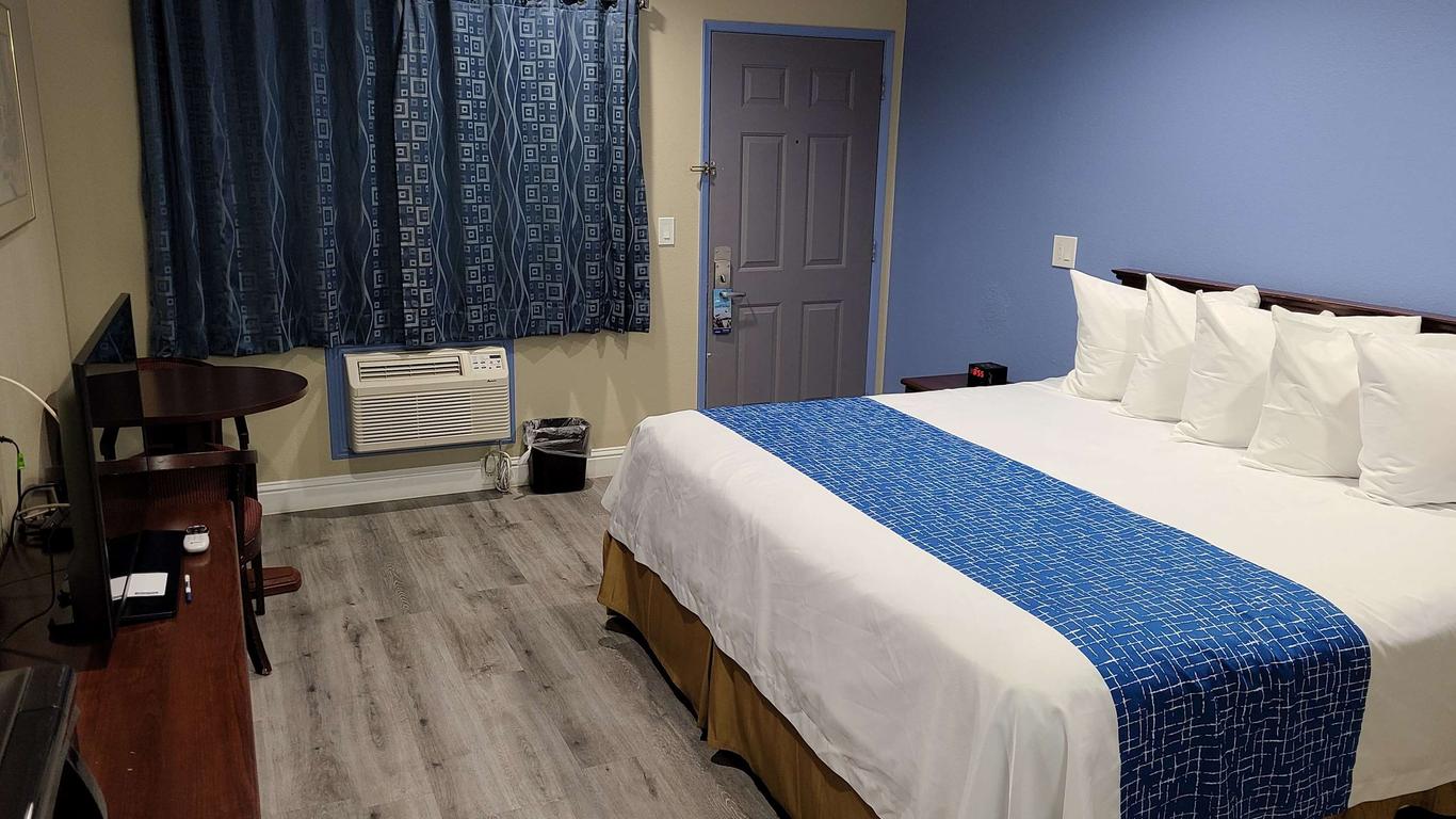 Travelodge by Wyndham Clearlake