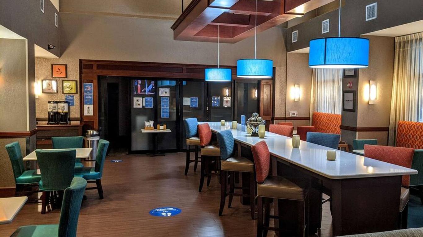 Hampton Inn & Suites Jacksonville - Beach Blvd/Mayo Clinic, Jacksonville | HotelsCombined