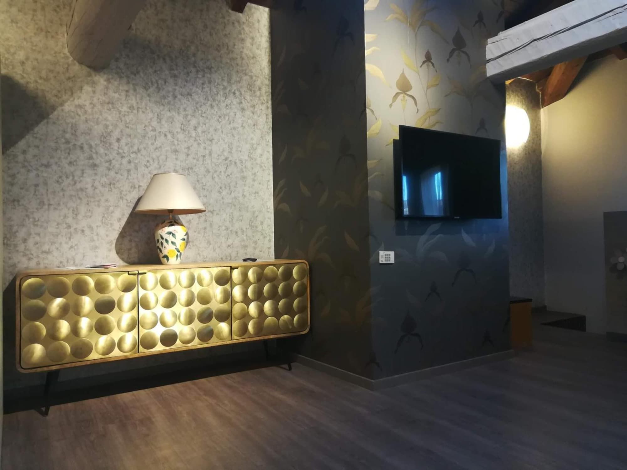 Room amenity