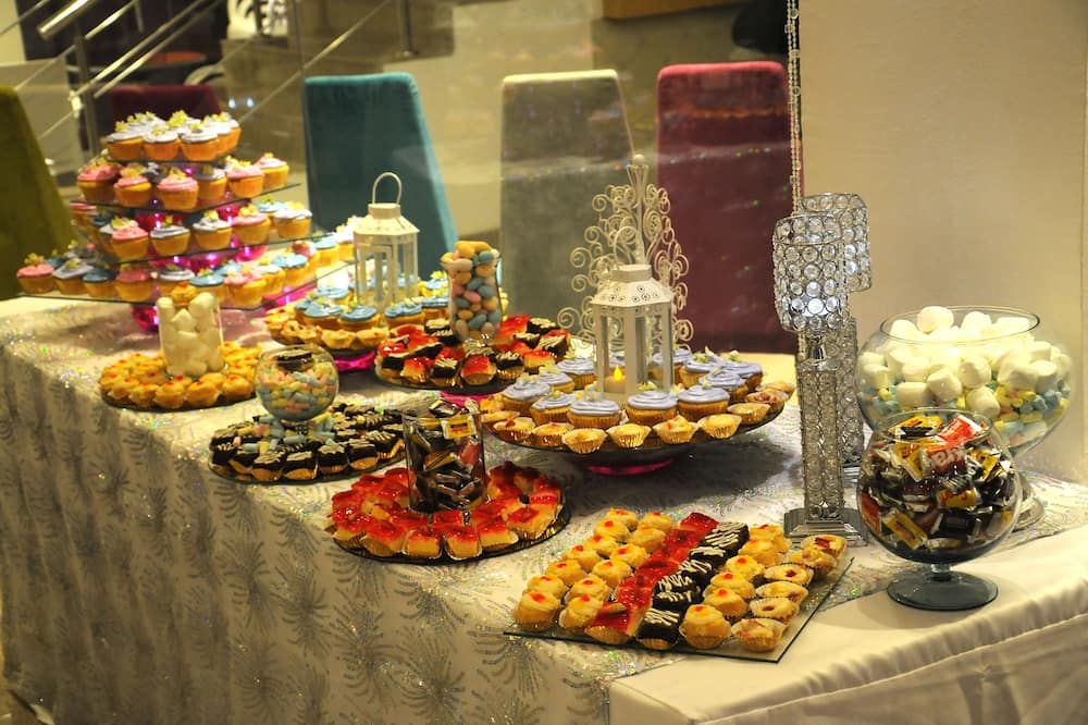 Buffet Photo