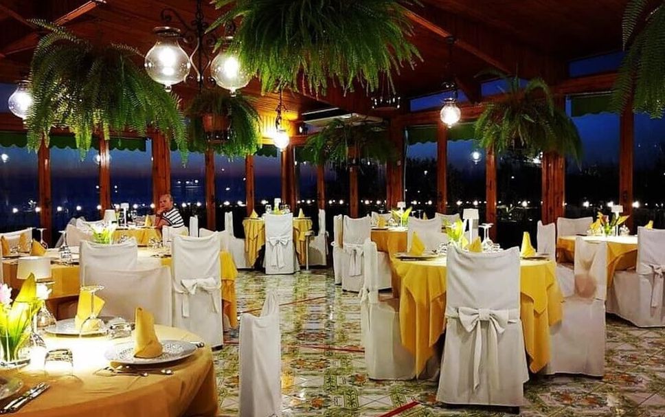 Banquet hall Photo