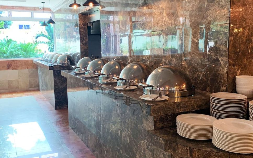 Buffet Photo