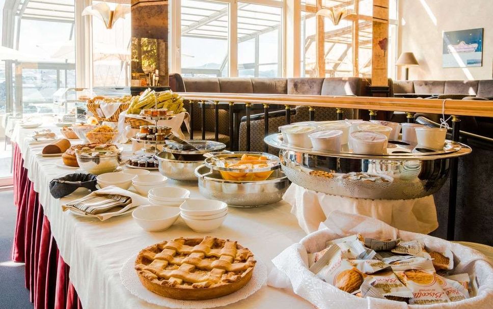 Buffet Photo