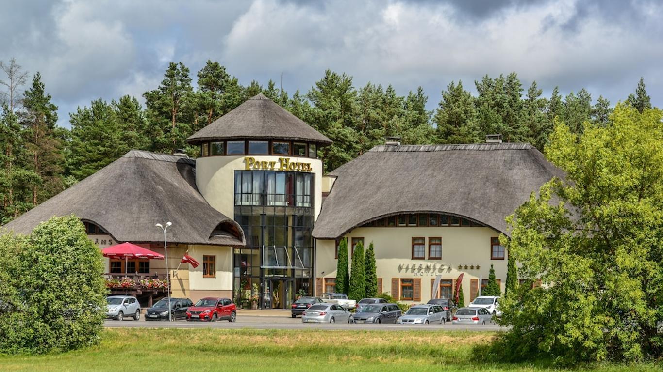 Port Hotel