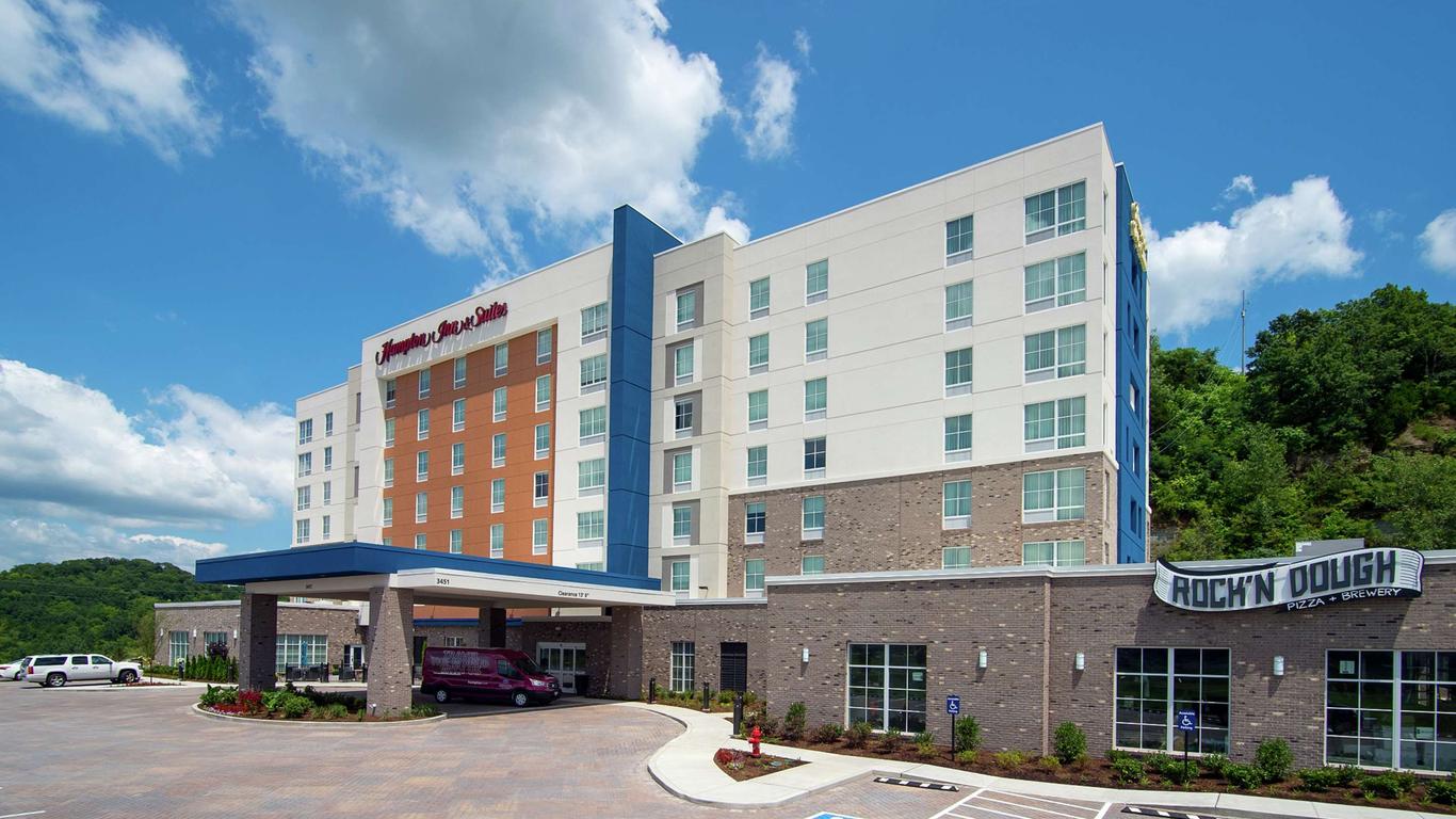Hampton Inn and Suites Nashville North Skyline