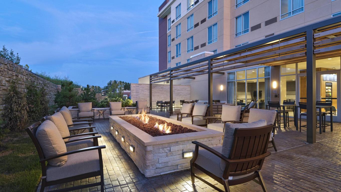 Courtyard by Marriott St Louis Brentwood