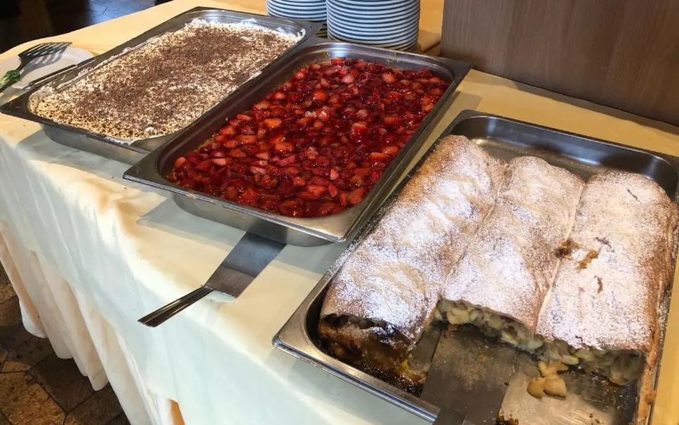 Buffet Photo