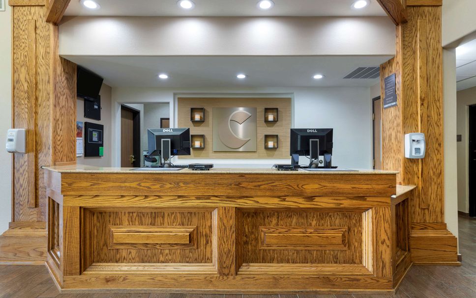 Front desk Photo