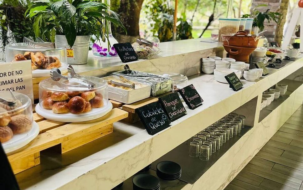Buffet Photo