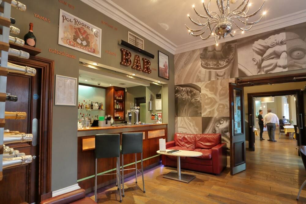 Bar Photo
