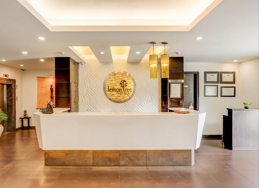 Front desk Photo