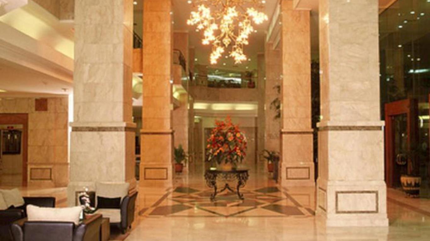 Grand Cempaka Business Hotel