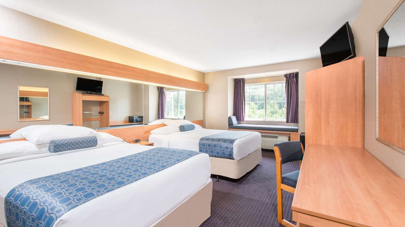 Microtel Inn & Suites by Wyndham Hazelton/Bruceton Mills, Hazelton