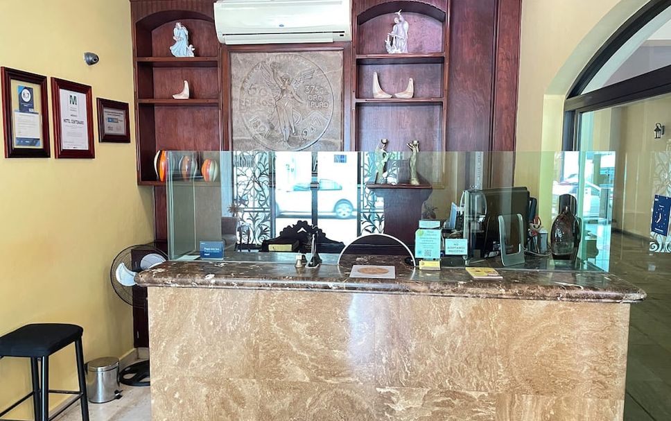 Front desk Photo