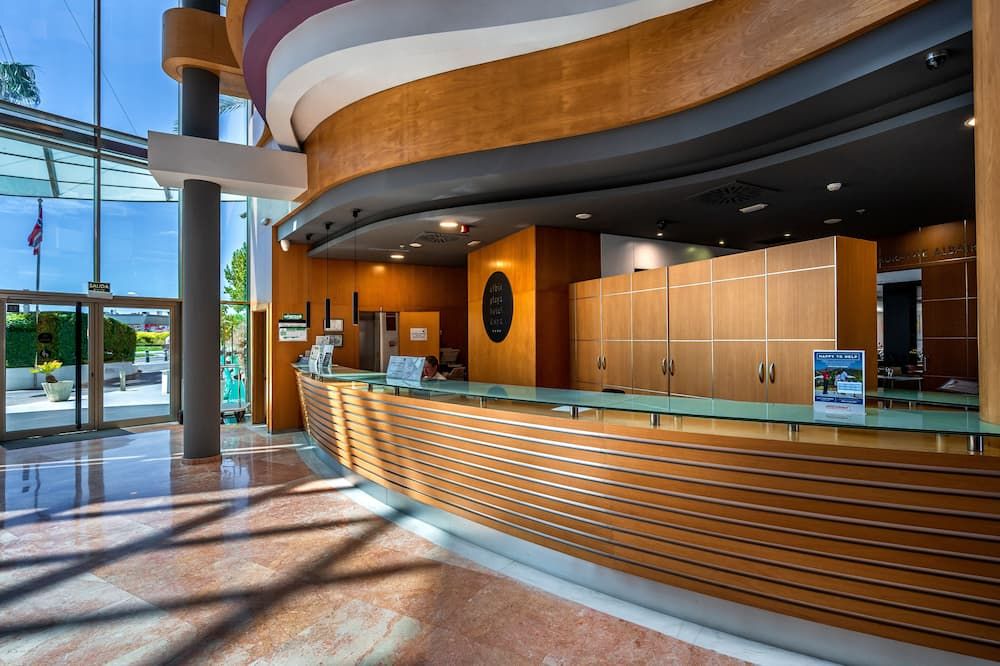 Front desk Photo