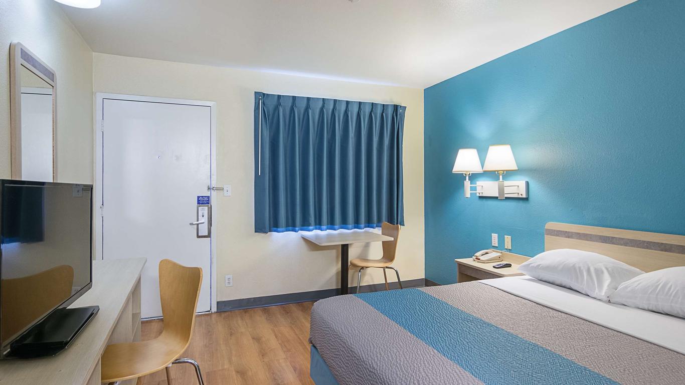 Motel 6 Fredericksburg, Fredericksburg, VA, United States - Compare Deals