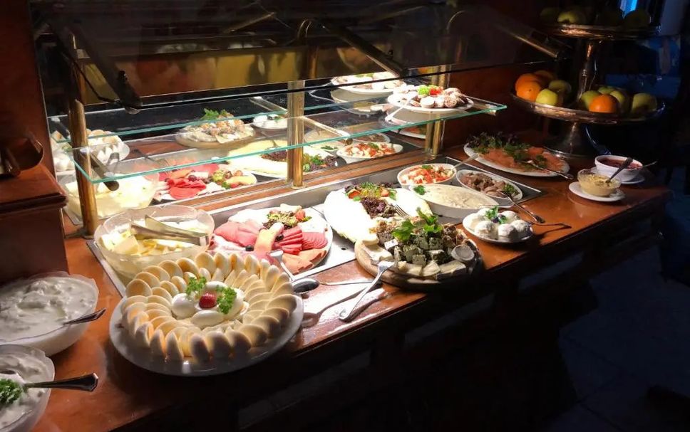 Buffet Photo