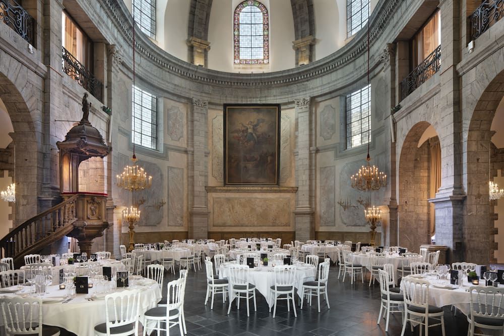 Banquet hall
