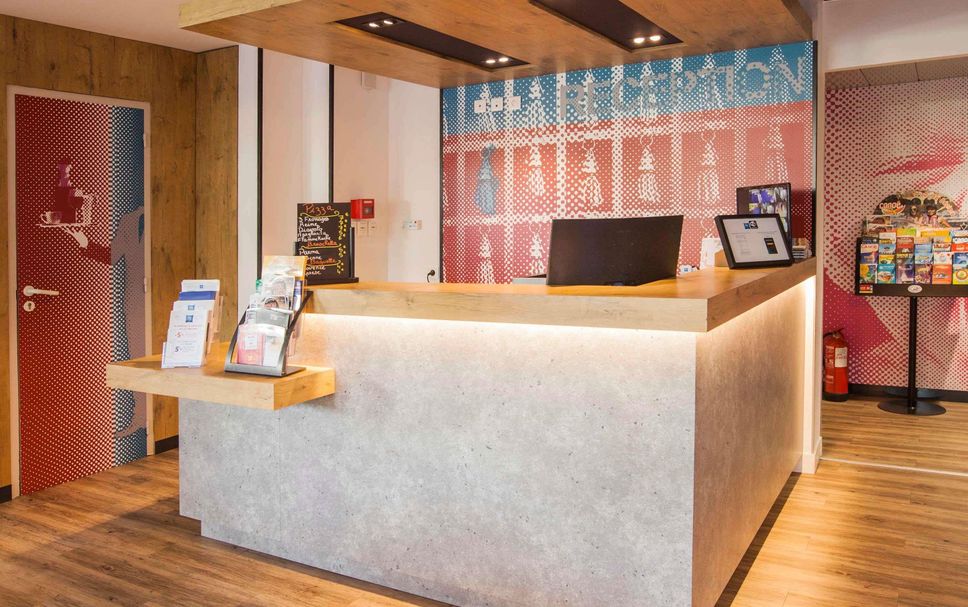 Front desk Photo