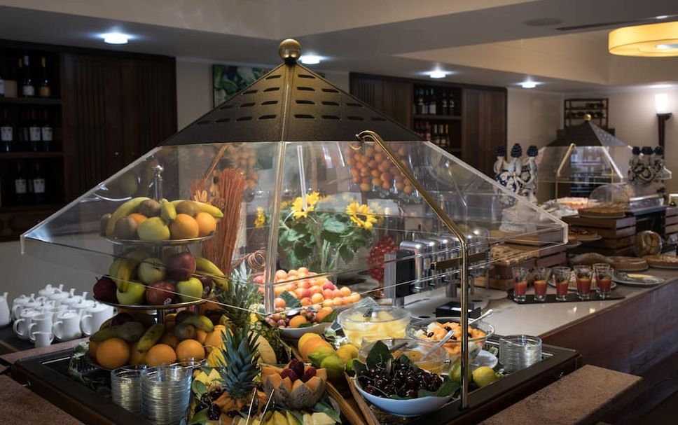 Buffet Photo