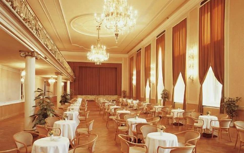 Banquet hall Photo