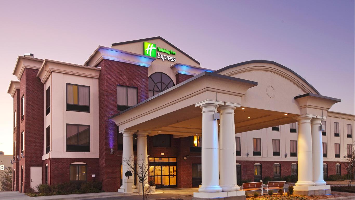 Holiday Inn Express Hotel & Suites Pine Bluff / Pines Mall, An IHG Hotel