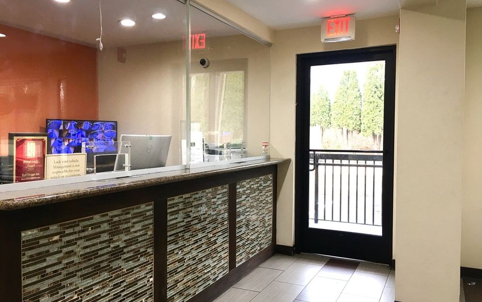 Front desk Photo