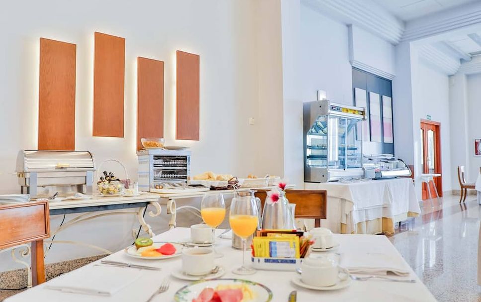 Buffet Photo