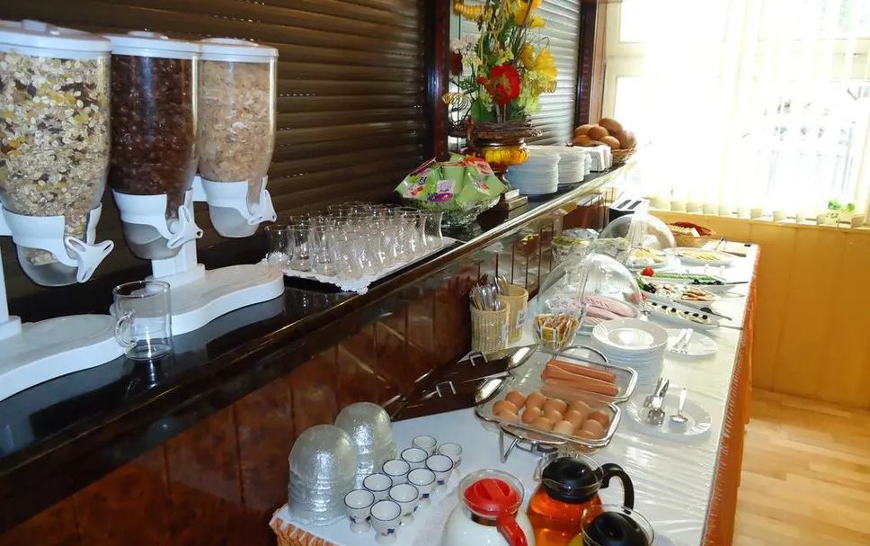 Buffet Photo