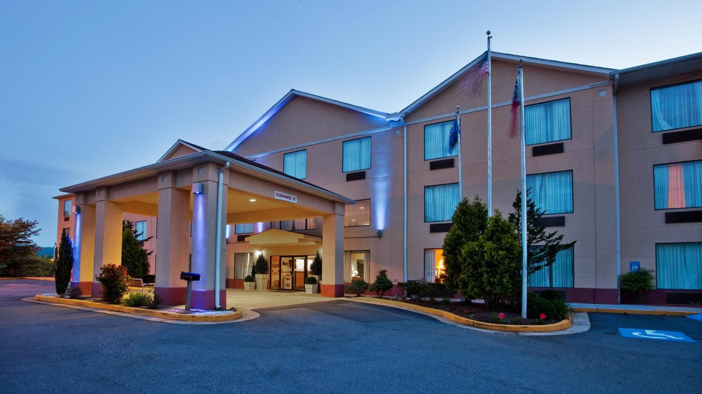 Holiday Inn Express & Suites Hiawassee, An IHG Hotel