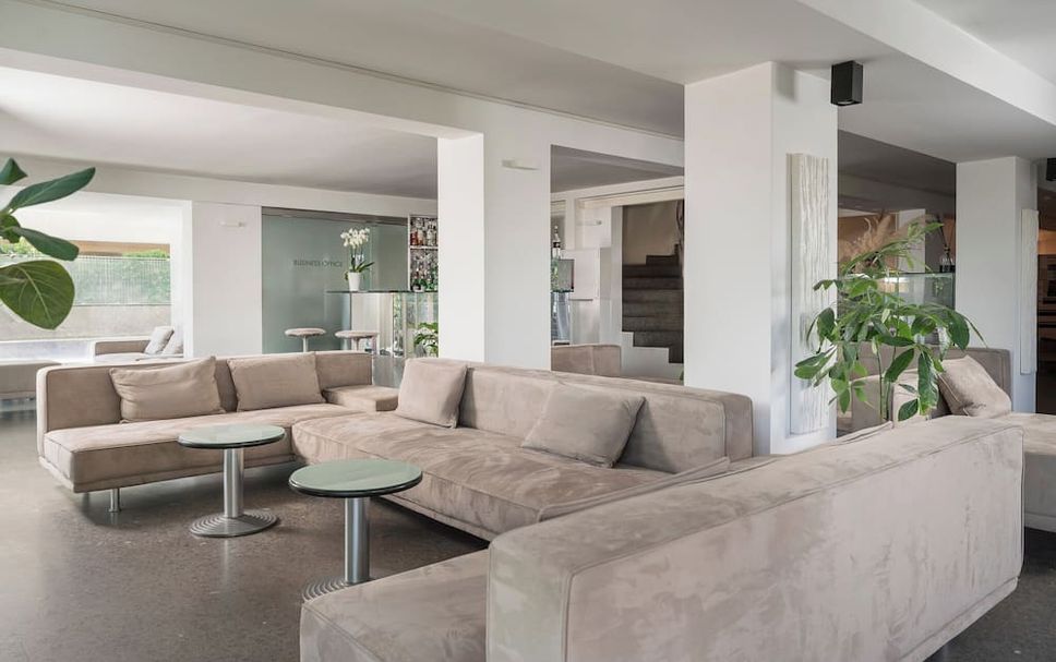Lounge Photo
