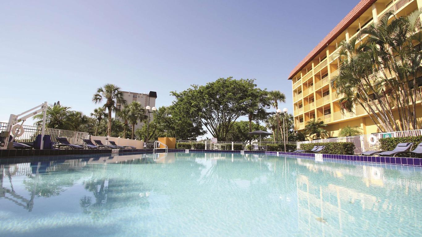 La Quinta Inn & Suites by Wyndham Coral Springs Univ Dr