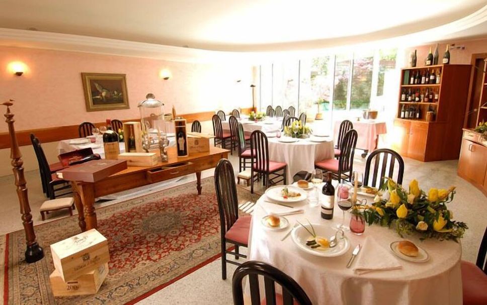 Restaurant Photo