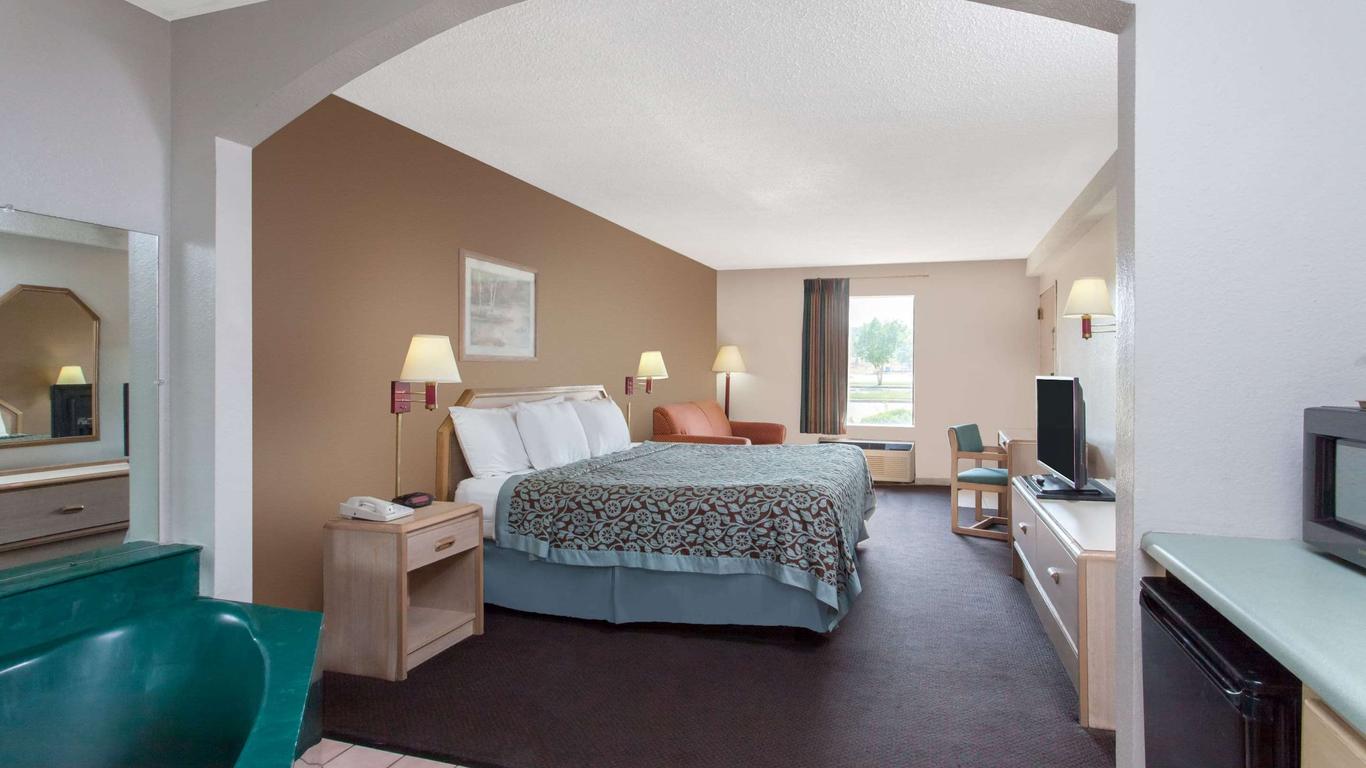 Days Inn by Wyndham Decatur Priceville I-65 Exit 334