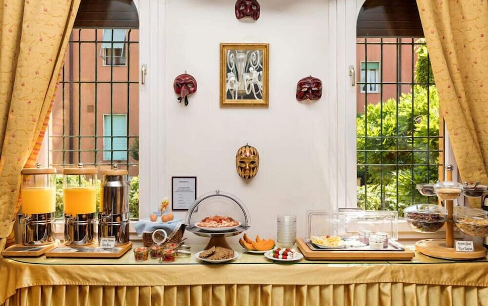 Buffet Photo