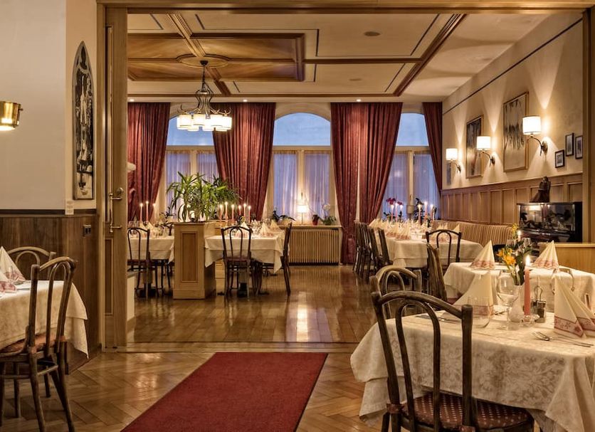 Restaurant Photo
