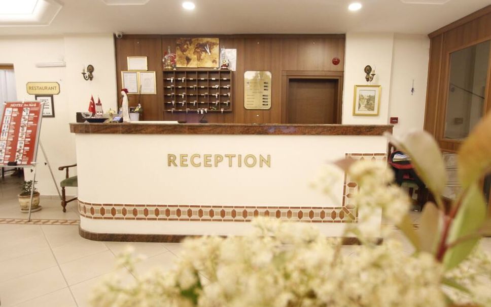 Front desk Photo