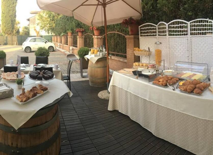 Buffet Photo