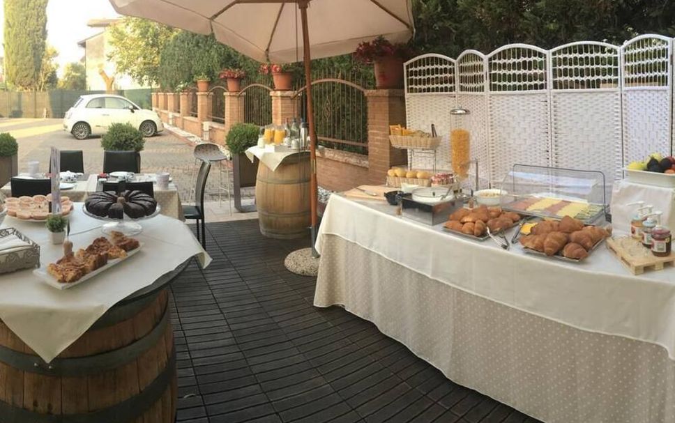 Buffet Photo