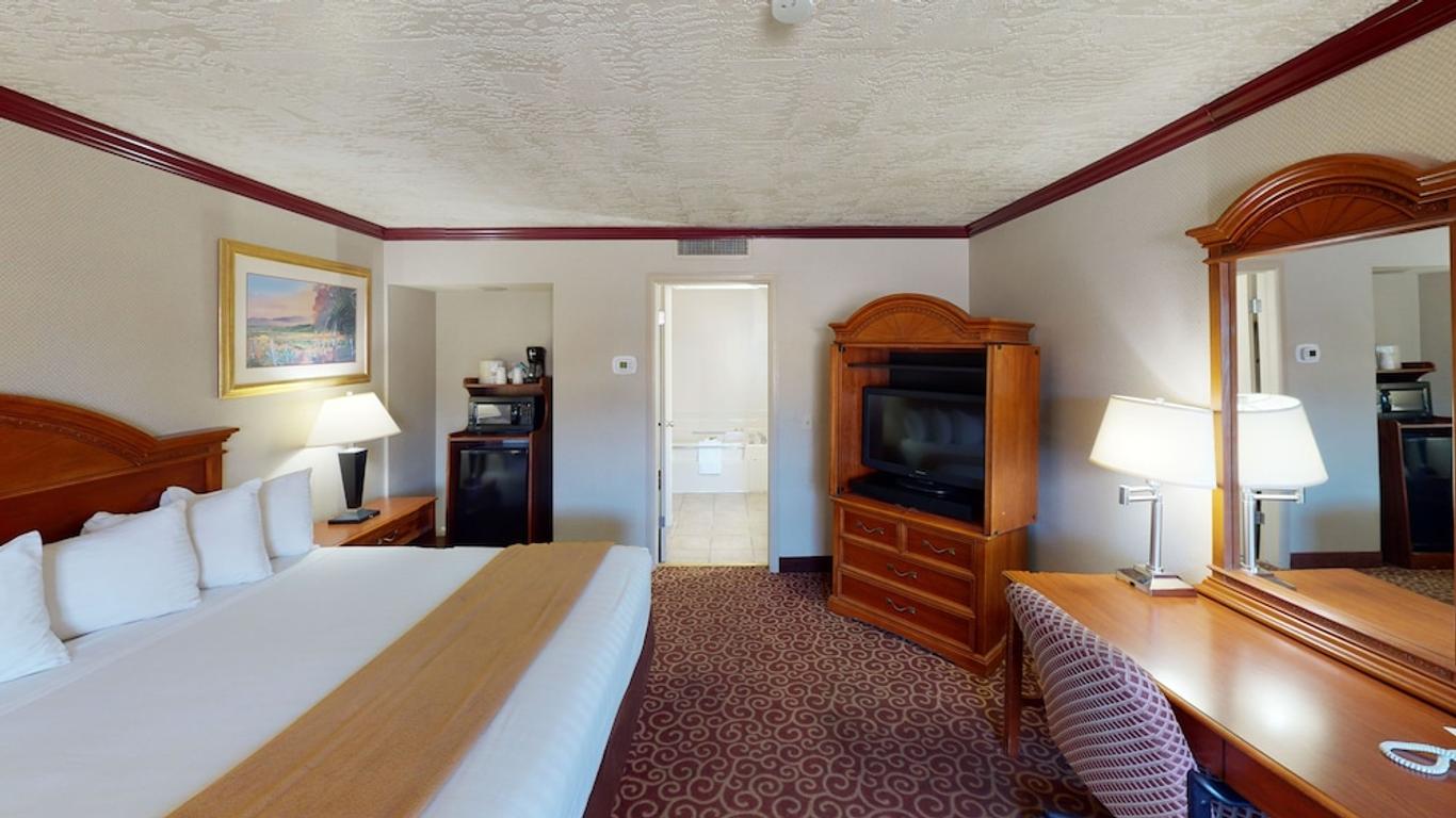 Red Arrow Inn & Suites