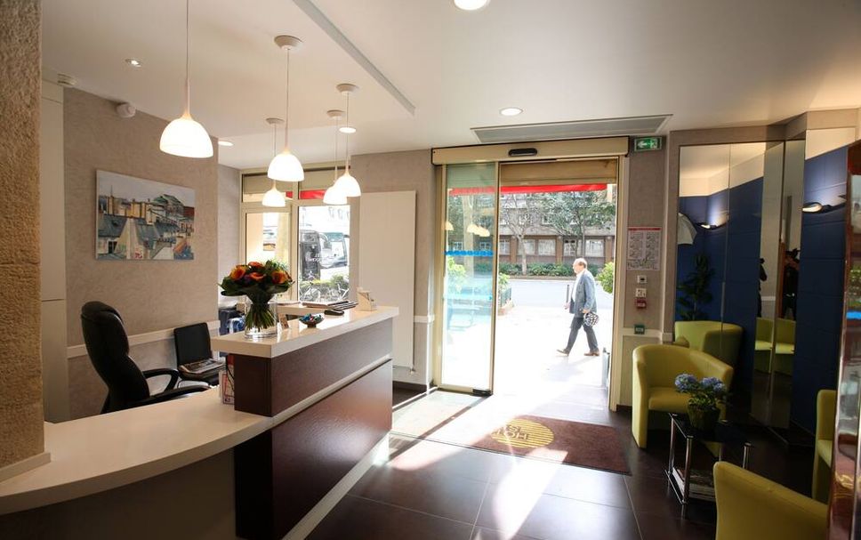Front desk Photo