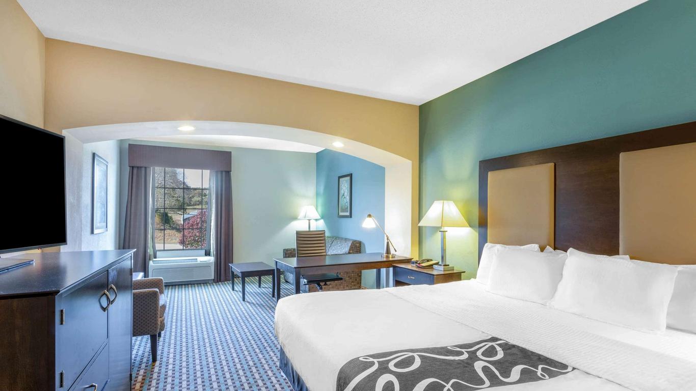 La Quinta Inn & Suites by Wyndham Stonington-Mystic Area