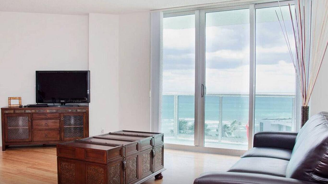 Stunning Sea View Apartment in Miami