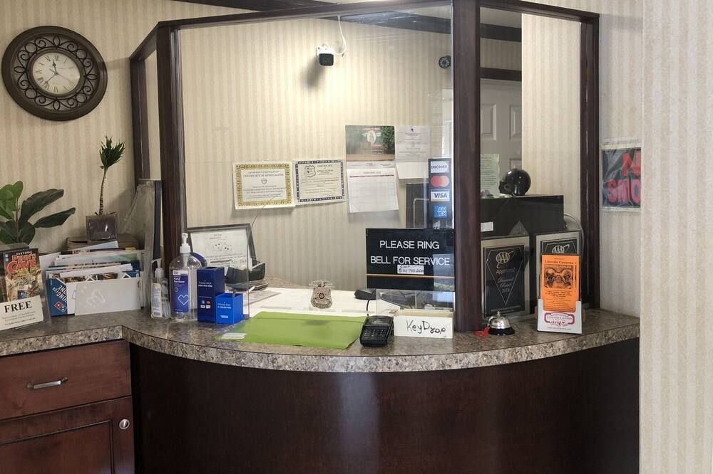 Front desk Photo