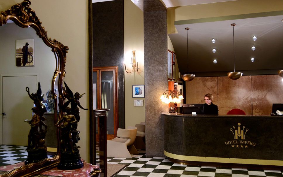 Front desk Photo