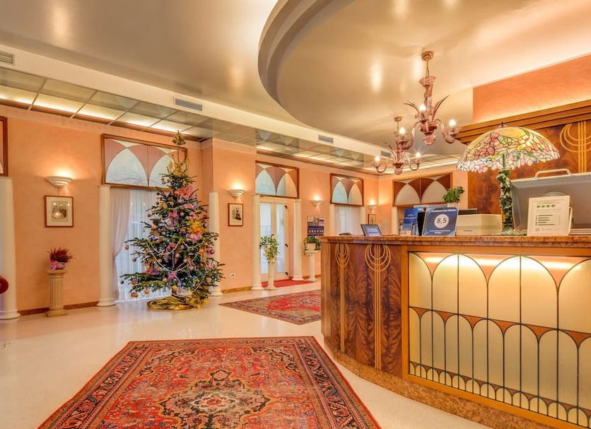 Front desk Photo