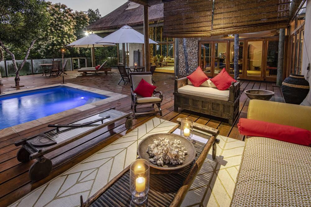 Trogon house outlet